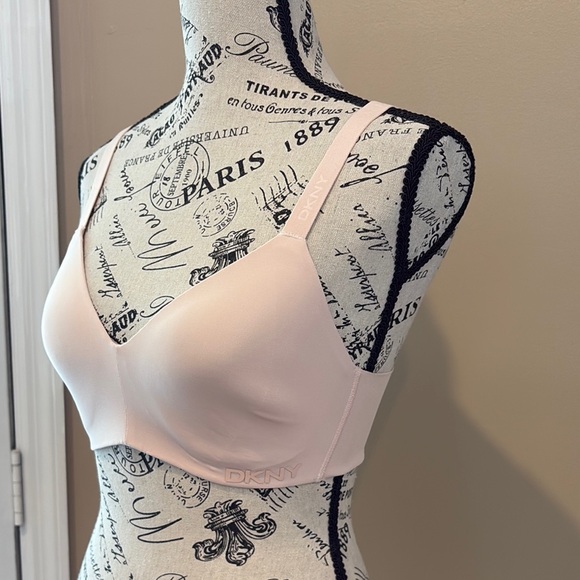 **DKNY Soft Blush/pale pink adjustable strap lightly padded bra Sz 32B - Picture 3 of 16